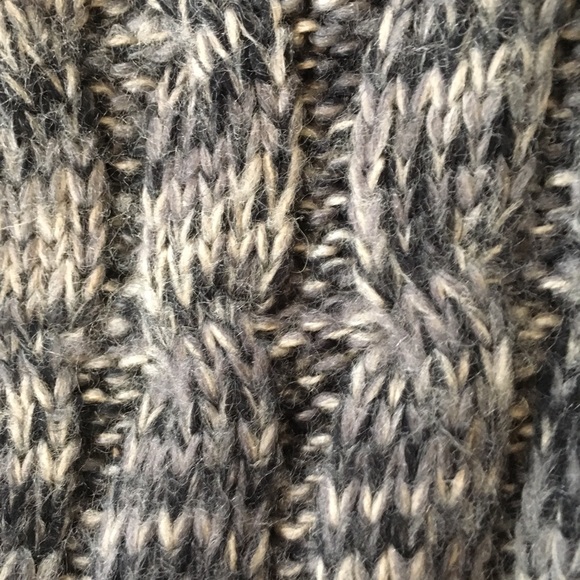 Black, Grey and White Long Sleeveless Cardigan - Picture 5 of 5